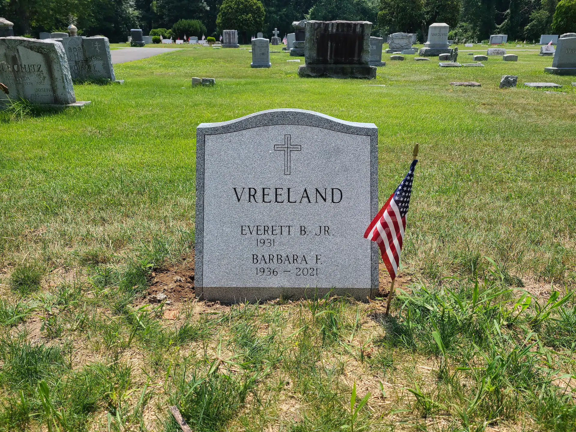 Granite Monument Company hand-carved by Monument Company Finder in NJ — image 3