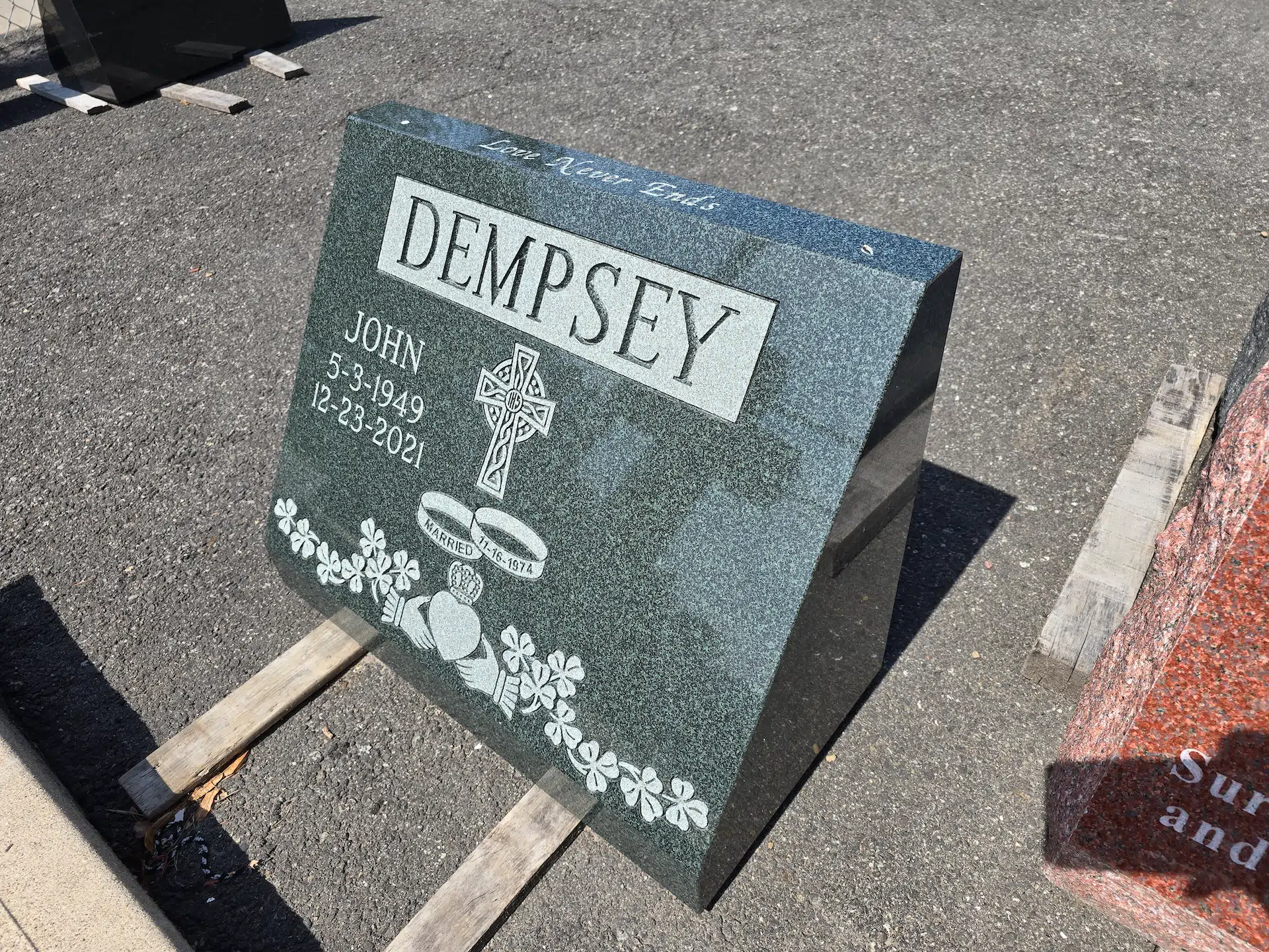 Granite Monument Company hand-carved by Monument Company Finder in NJ — image 4